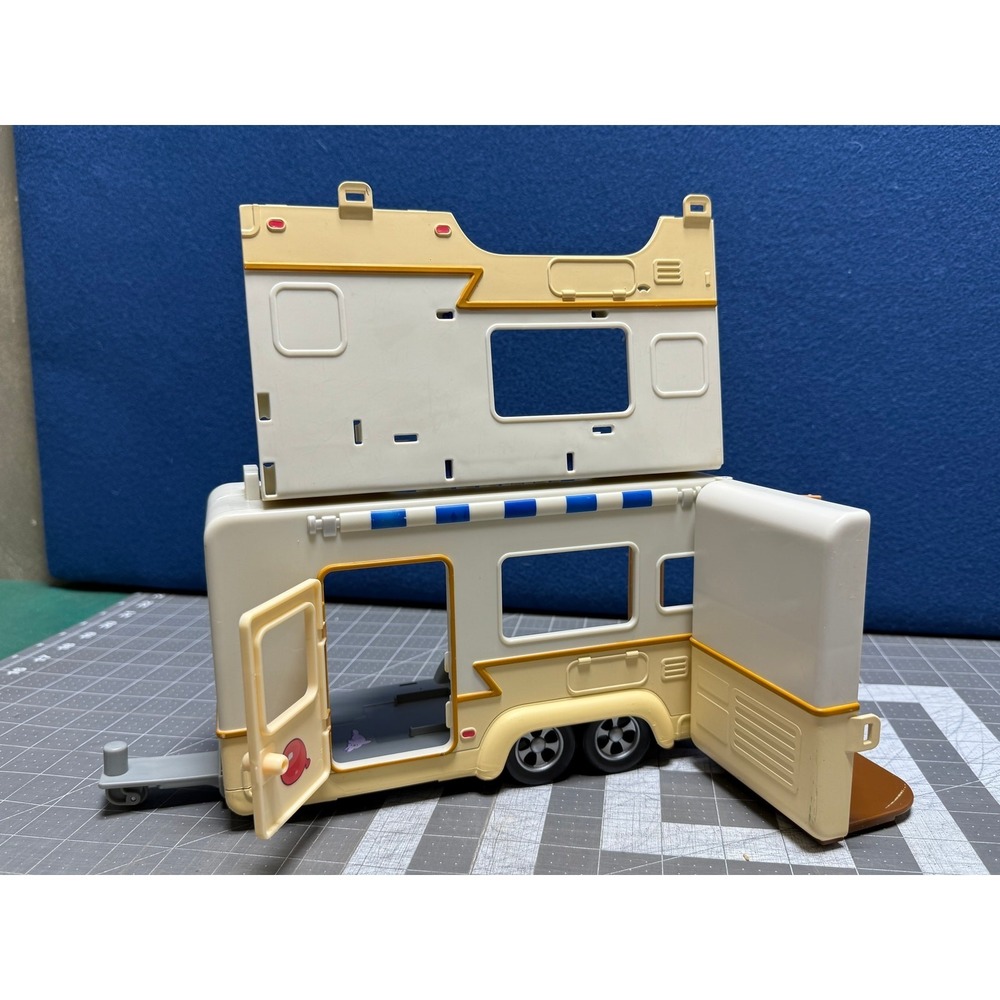 Bluey Camper Ultimate Caravan Adventure Playset Only Trailer RV Camping - Picture 5 of 10